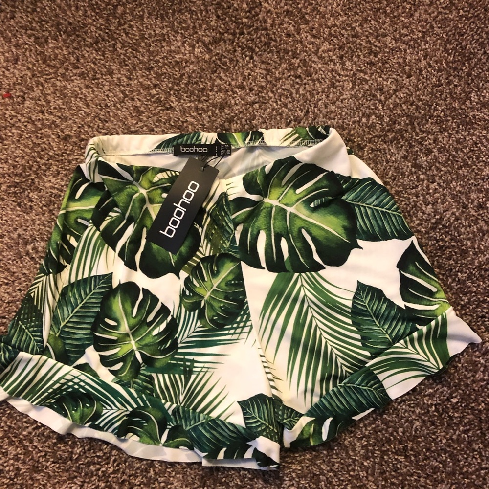 Ruffle Hem Palm Print Shorts